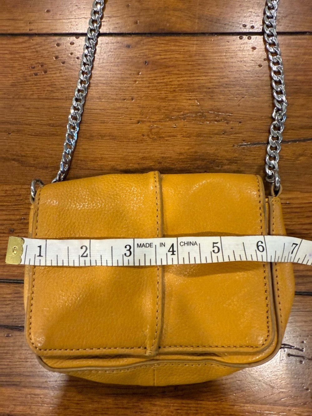 ✨Neiman Marcus Leather Chain Link Crossbody Coin Purse Mustard Yellow - Picture 3 of 5
